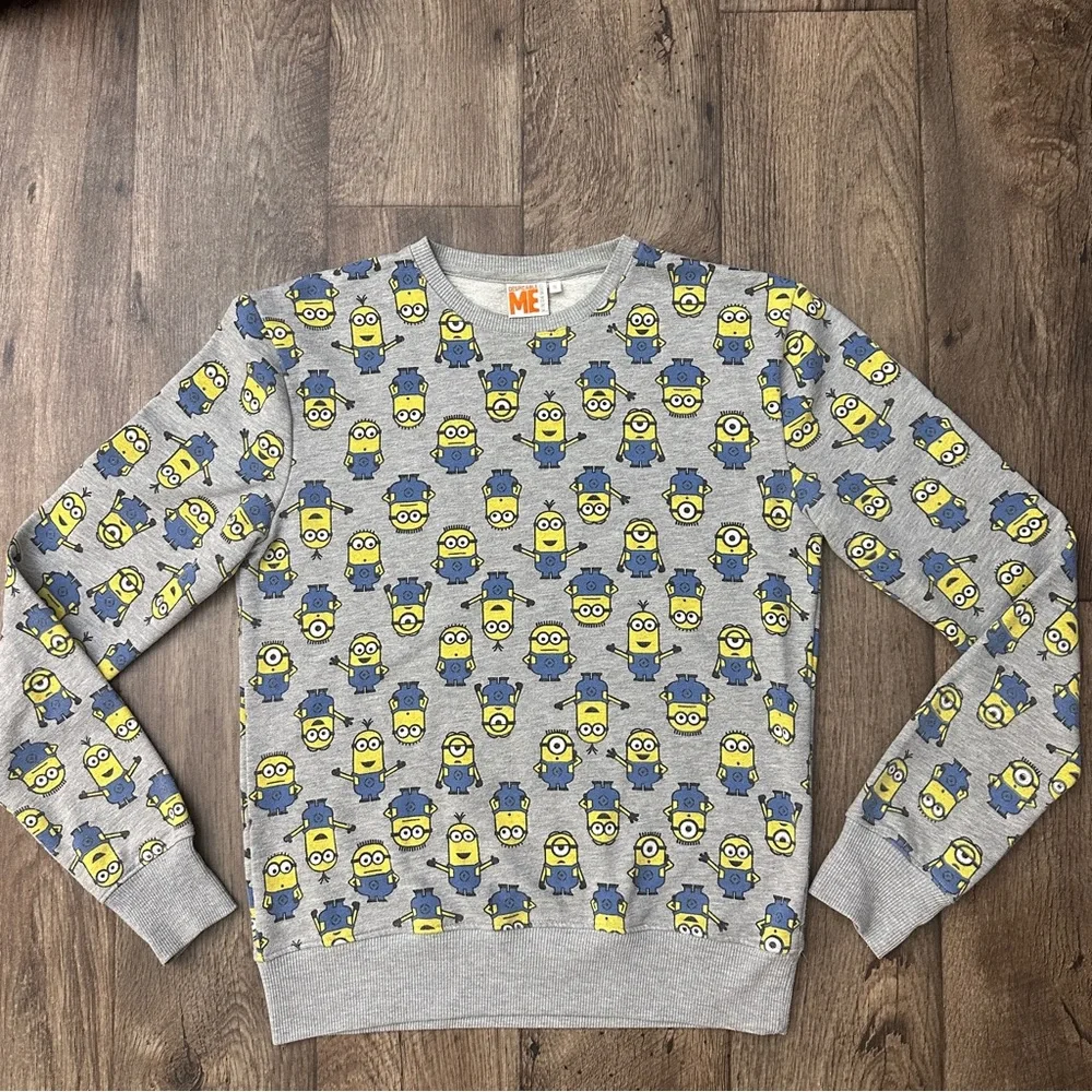 Despicable Me Minion Made Cotton Blend Pullover Sweater Men’s Size S Grey